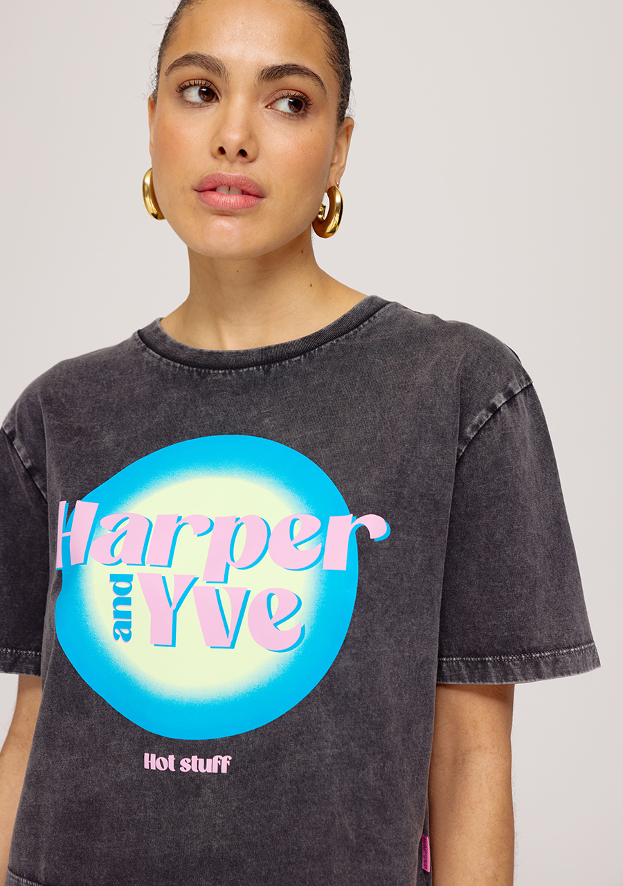Harper & Yve T-shirt cropped Hotstuff SS25Y305 Zwart