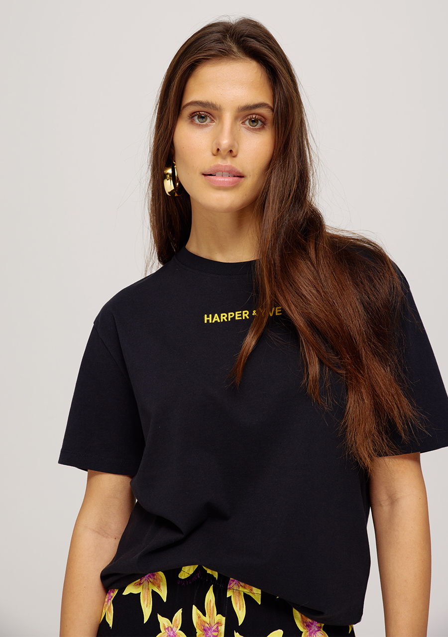 Harper & Yve T-shirt Embrace SS25Y300 Zwart